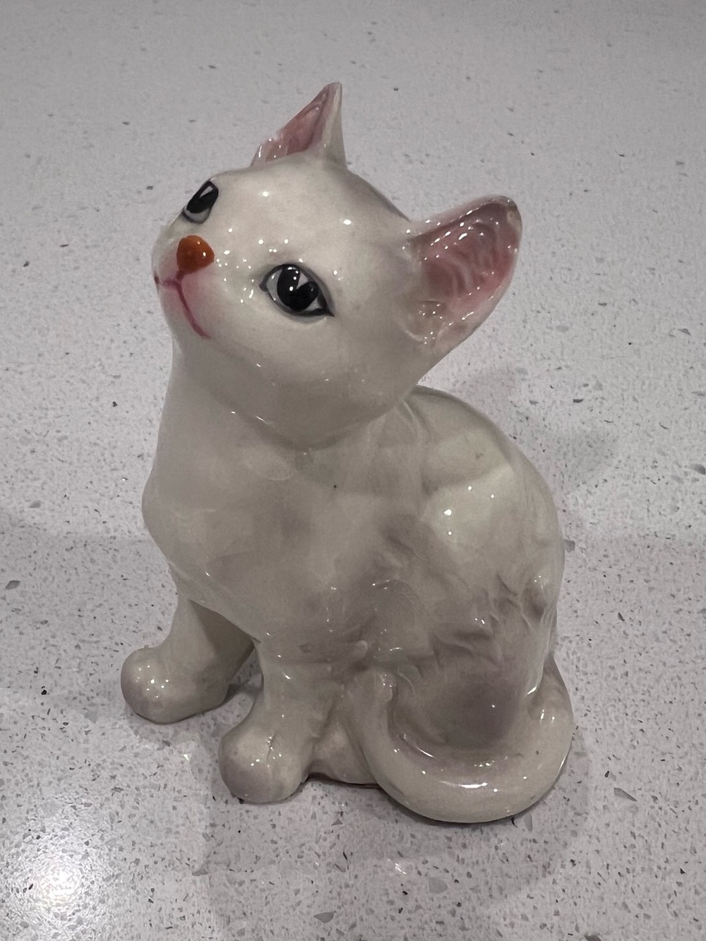 Vintage White Ceramic Cat Figurine - Decorative Pet Statue